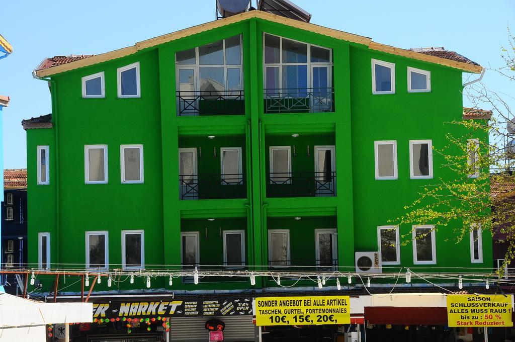 Rainbow Castle Hotel Side Exterior photo