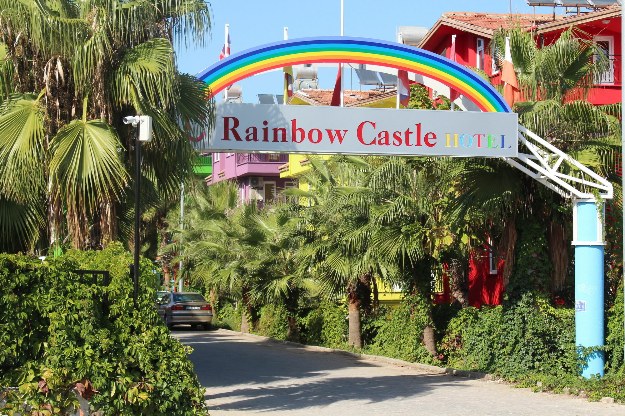 Rainbow Castle Hotel Side Exterior photo